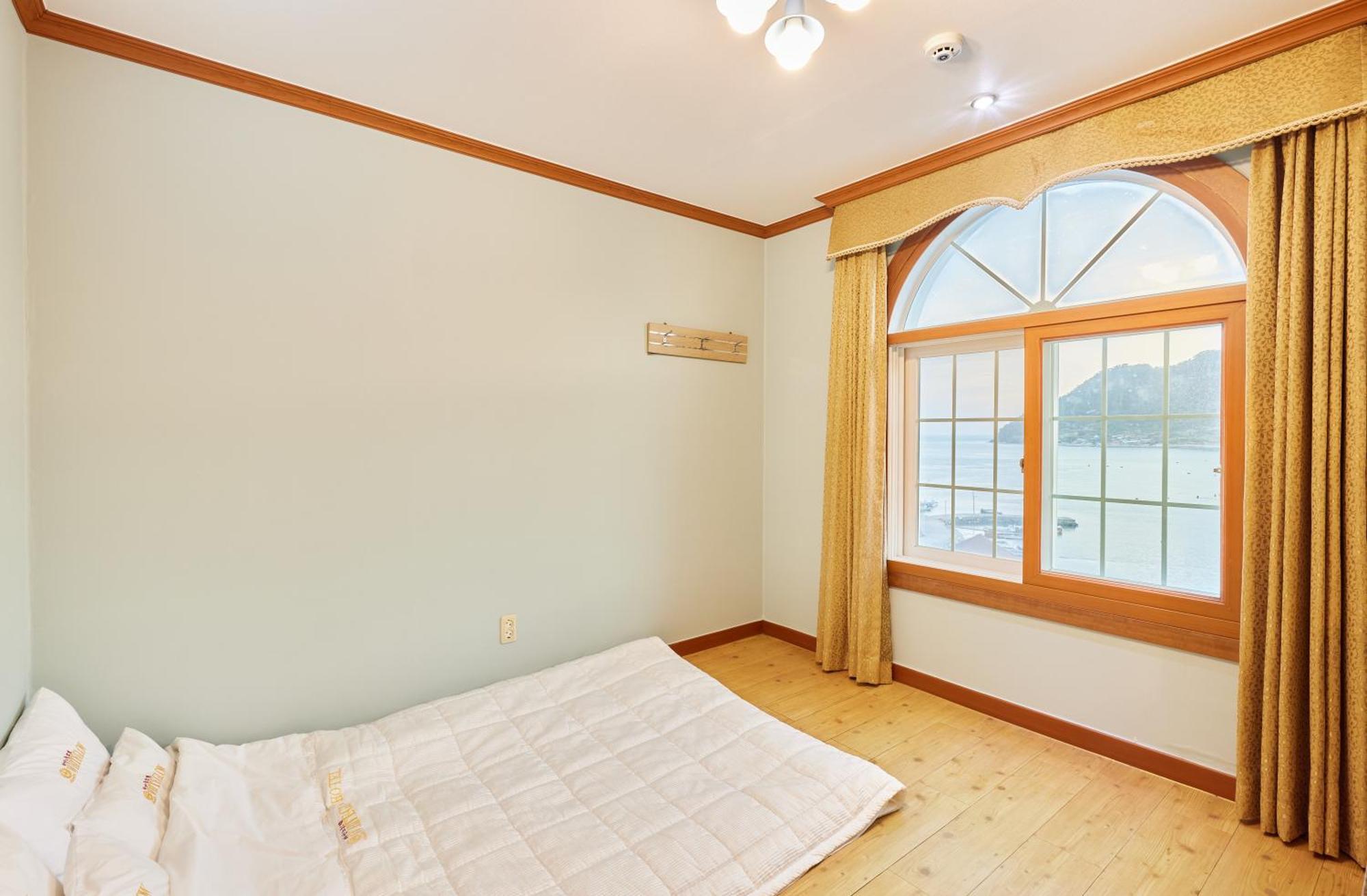 Goheung Hayan Noeul Hotel Екстериор снимка