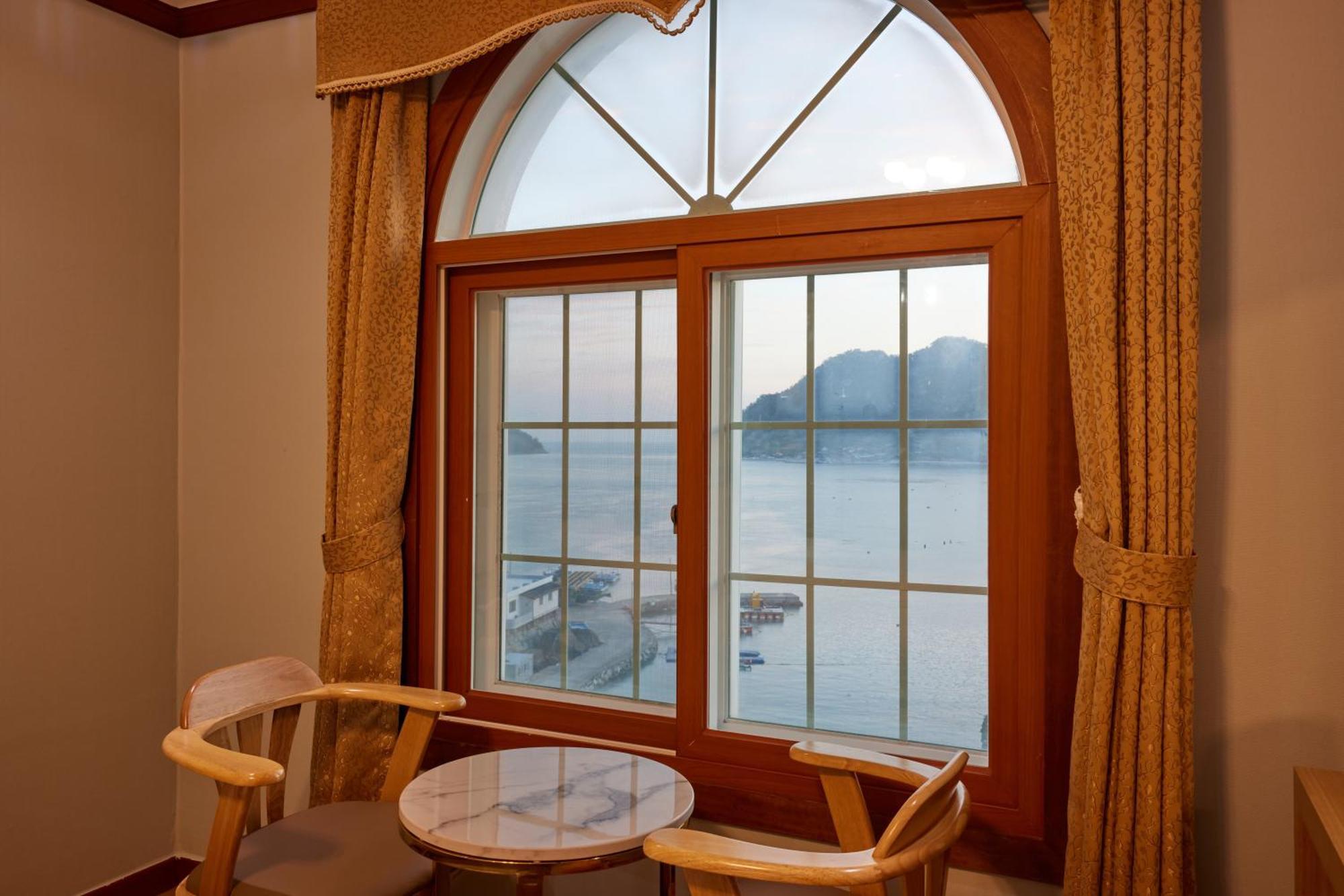 Goheung Hayan Noeul Hotel Екстериор снимка